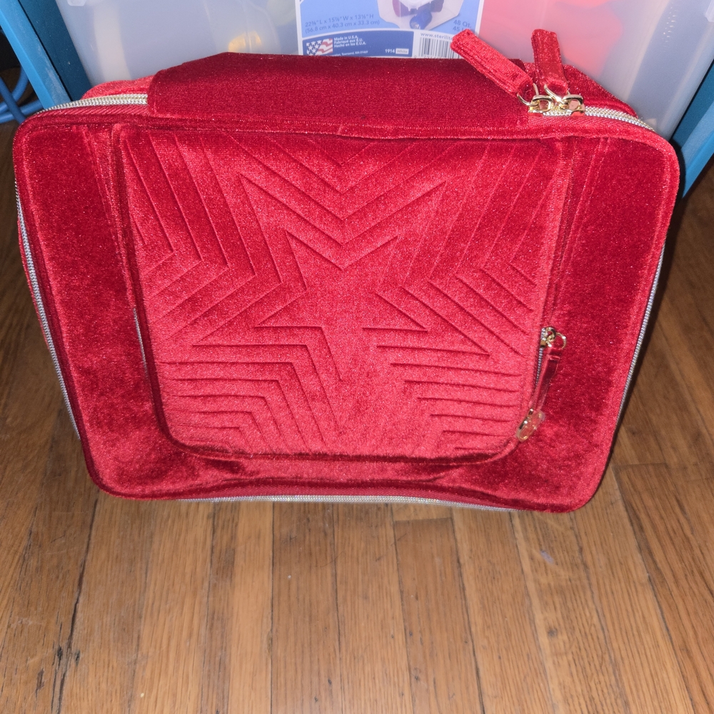 Estee Lauder Red Velvet Quilted Cosmetic Case(2023NWOT)